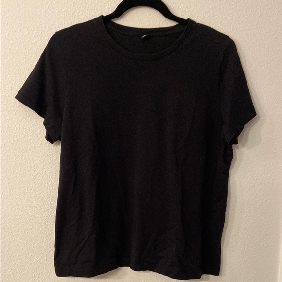 Uniqlo Black Crew Neck Tee - Picture 1 of 3